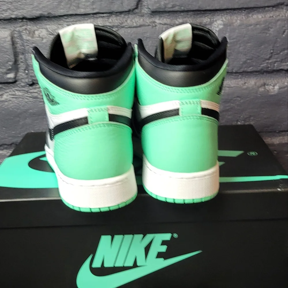 Nike Jordan Retro 1 Green/Black/White Size 6.5